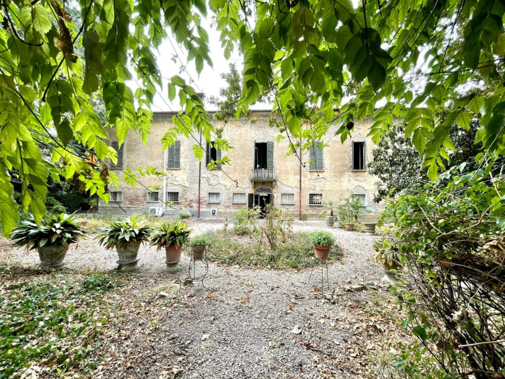 Villa storica con giardino all'italiana
